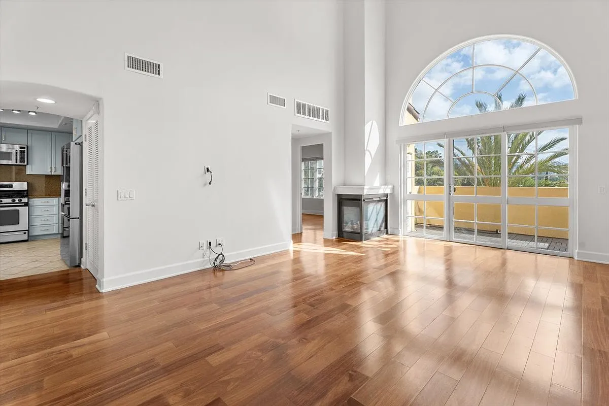 2 bed, 1517 sqft, $5,500 — Photo 1