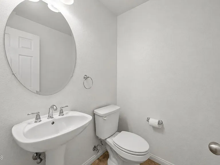 197 Pelican Pointe Ct — Photo 14