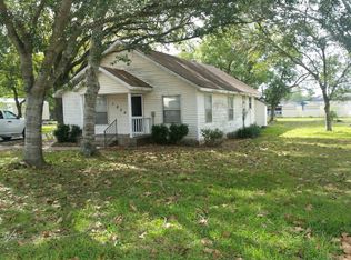 1209 Chase St, Edna, TX 77957