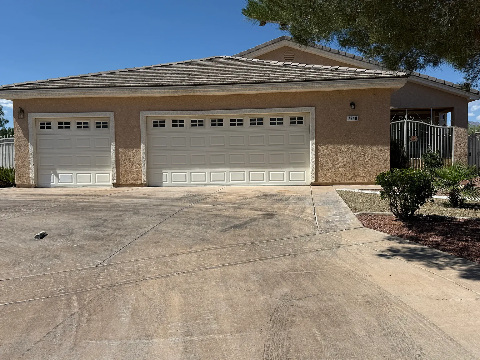 7740 W Craig Rd — Photo 2