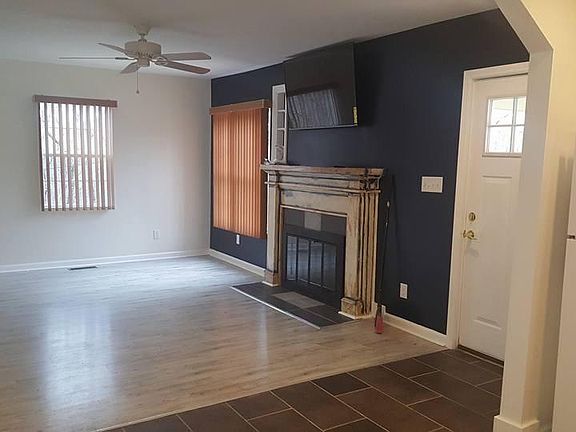 4th image of 215 Circle Dr