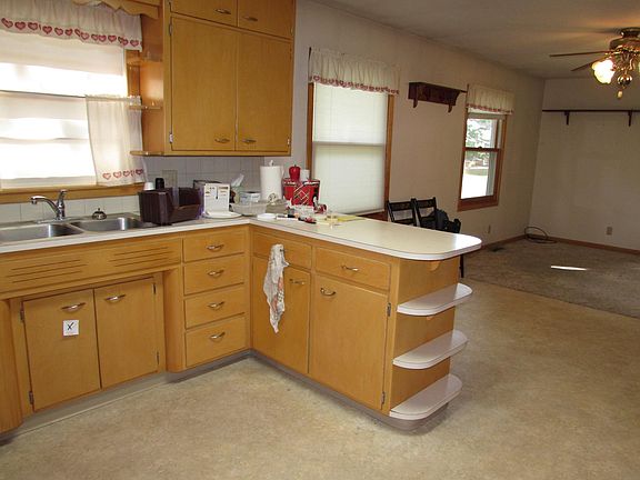 4th image of 902 11th St S
