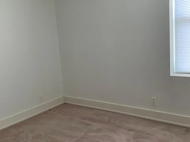 1047 W Madison St #201 — Photo 8