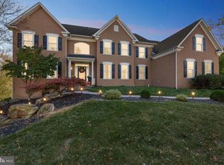8 Leaf Creek Ct, Douglassville, PA 19518