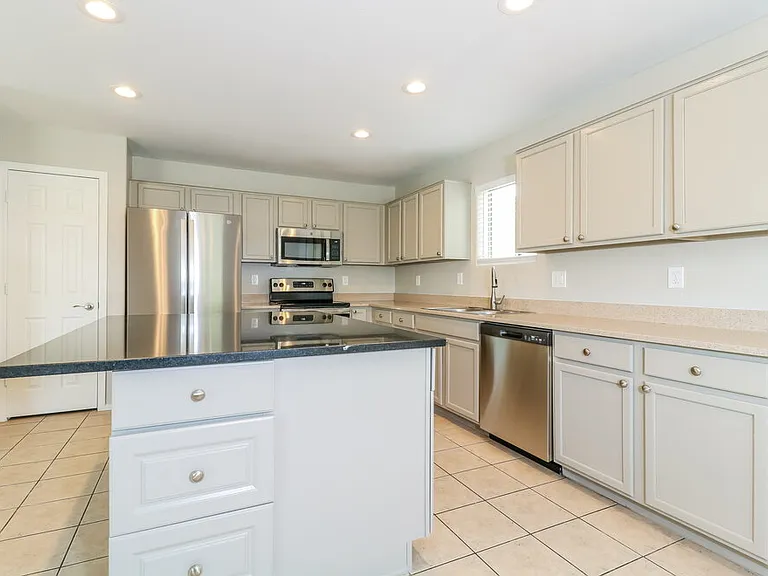 7412 S 37th Dr — Photo 7