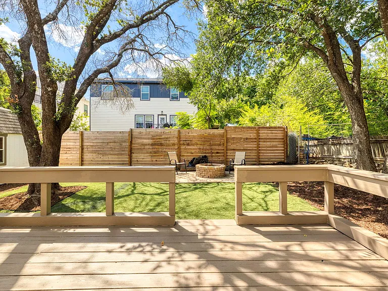 11004 Elm St — Photo 17
