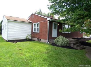 7488 Fairview Dr, Lockport, NY 14094