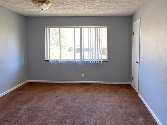 3rd image of 915 11th Ave
