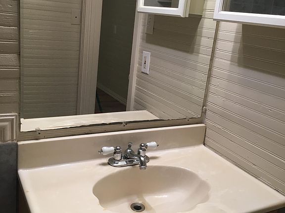 Bathroom Sink/Vanity