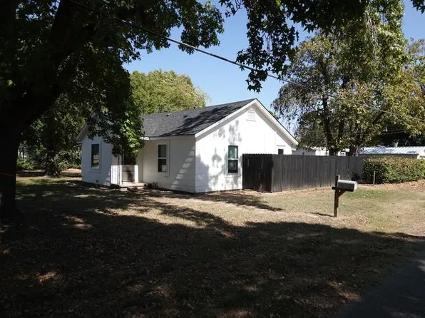 500 Wilkes St, Smithville, TX 78957