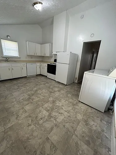 1402 Alabama St Photo 1
