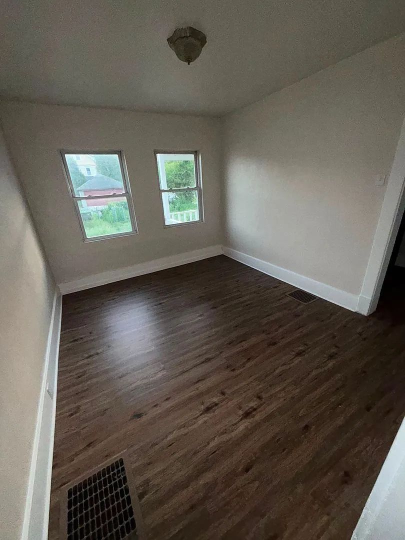 3 bed, $1,229 — Photo 1