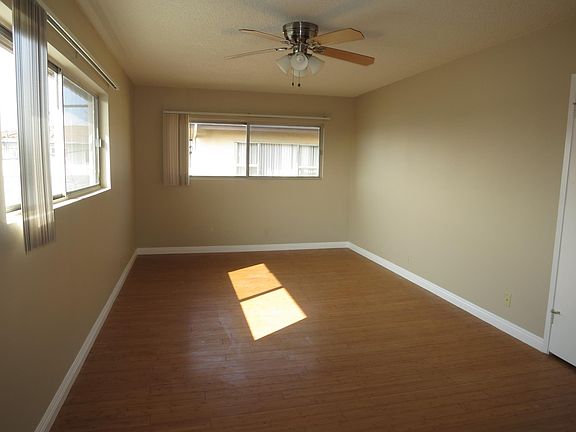 4th image of 641 Ocean Park Blvd APT 7