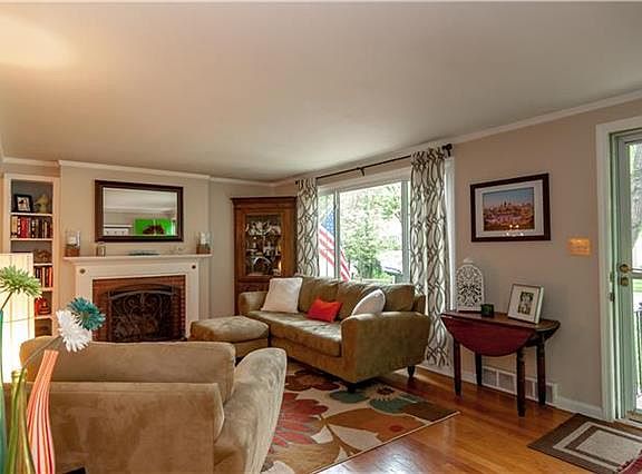 4th image of 7346 Rosewood Dr