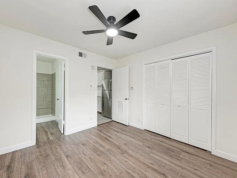 1010 W 23rd St #5 — Photo 16