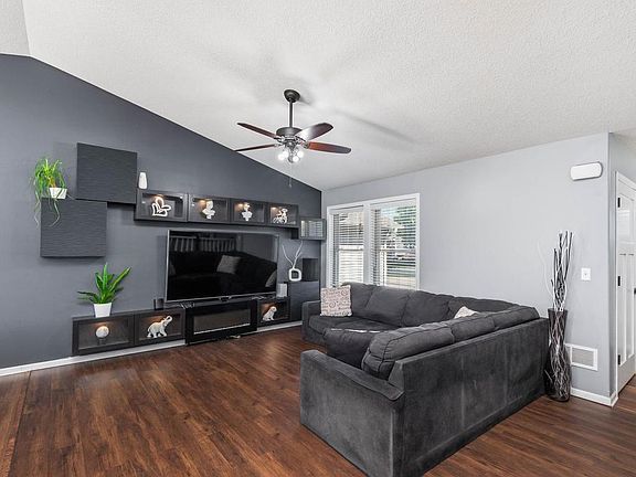 3rd image of 1180 Farmers Ln