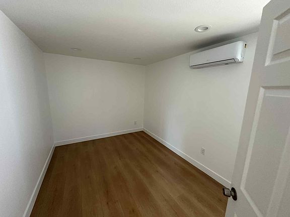 5th image of 836 W Olive Ave #C