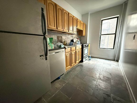2nd image of 356 Saint Johns Pl #2H