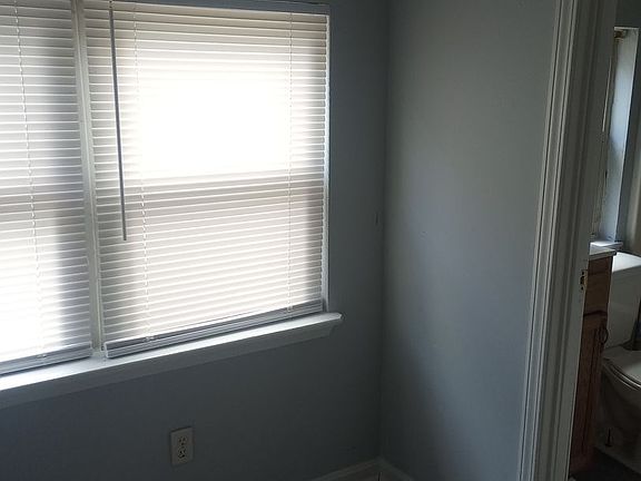 5th image of 501 W Saint Catherine St #4