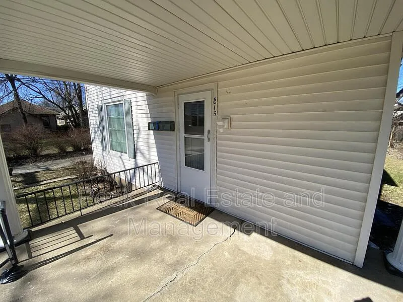2 bed, 1.0 bath, $1,200 — Photo 4
