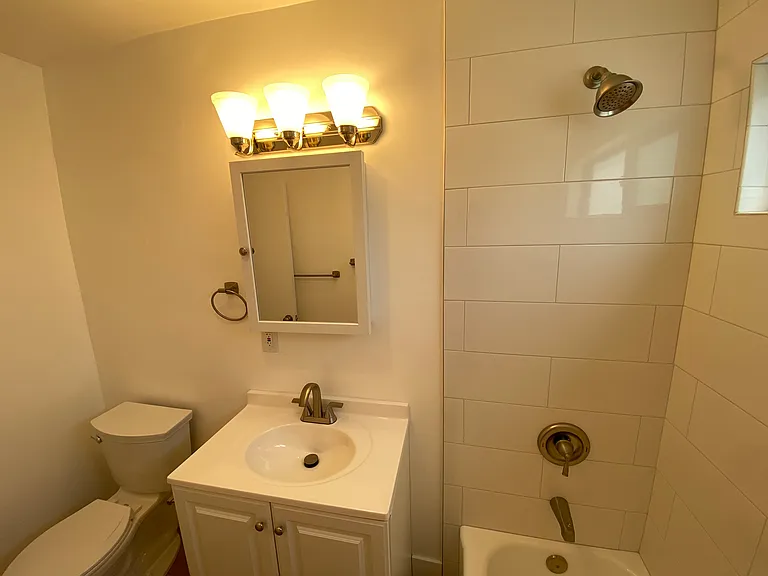 Sussex House Apartments — Photo 19