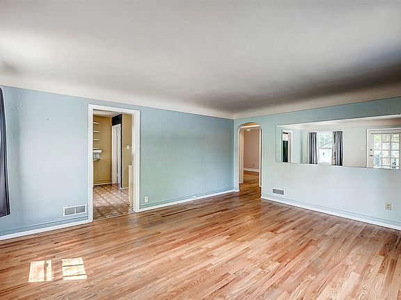 4th image of 1821 Glenmere Ct