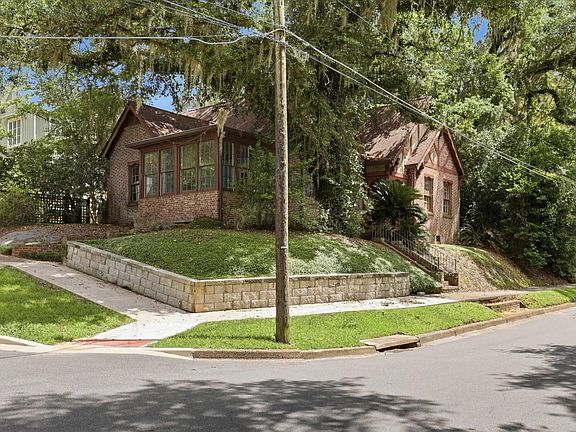 2nd image of 1575 Cristobal Dr