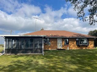 6220 N Menominee Rd, East Dubuque, IL 61025
