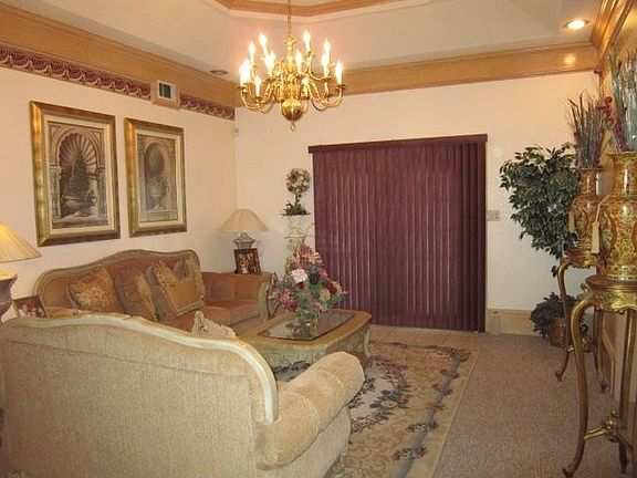 4th image of 408 E Gardenia Ave