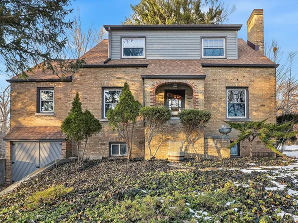 4640 Lee Ave, Downers Grove, IL 60515
