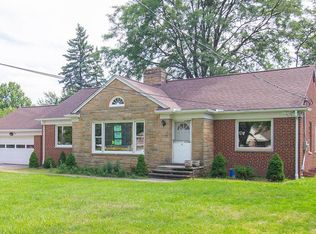 288 Mapleview Dr, Seven Hills, OH
