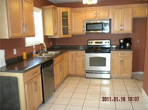 2nd image of 625 Oakwood Dr