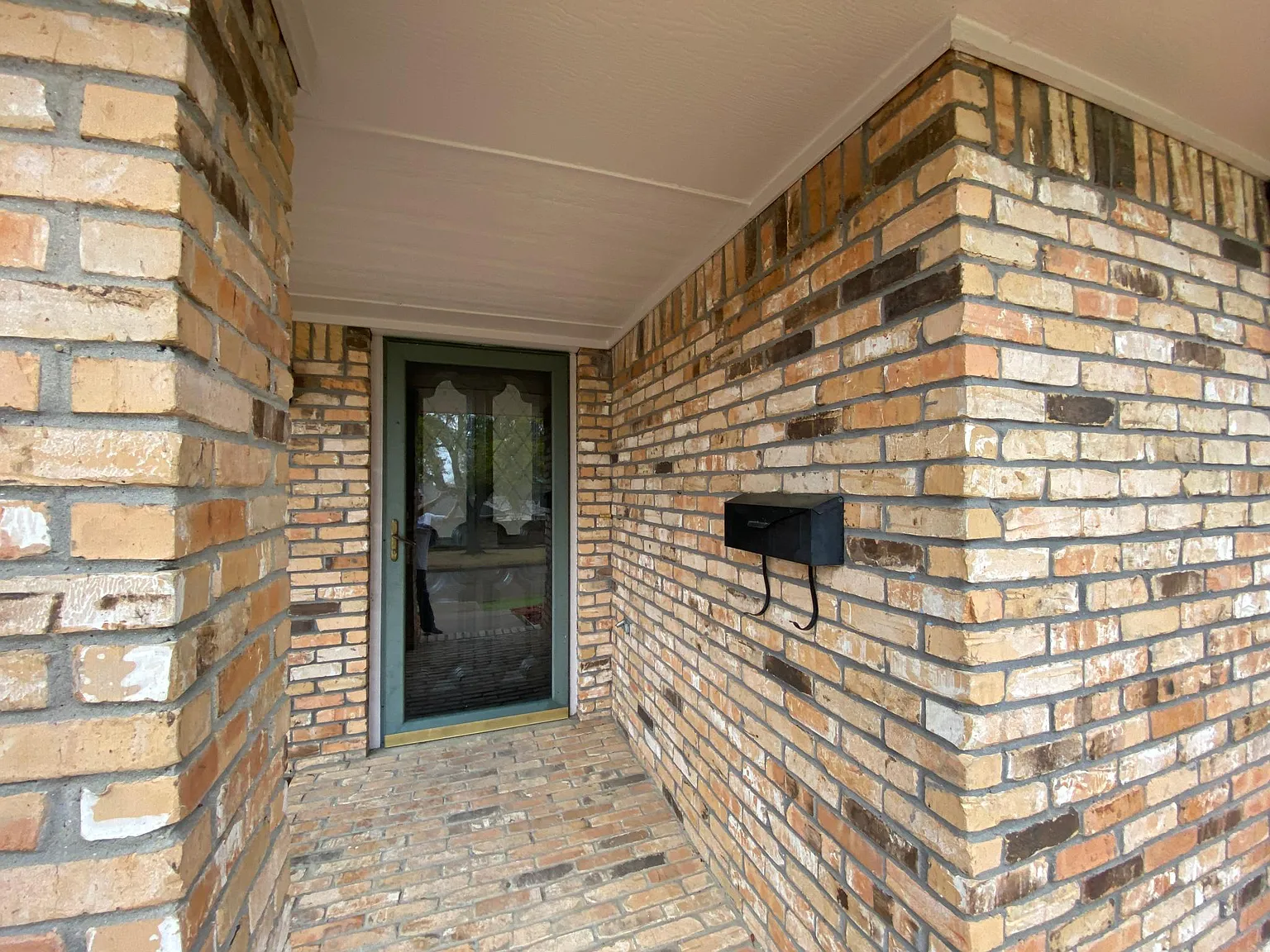 3 bed, 1740 sqft, $2,400 — Photo 2