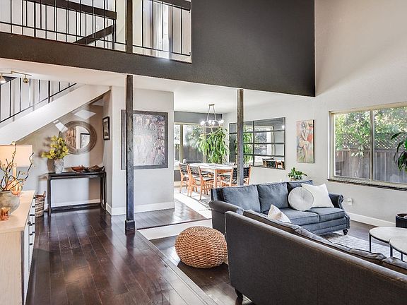 4th image of 3449 Crestview Way