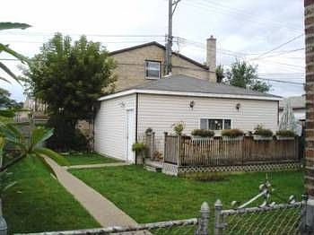 2nd image of 6121 W Melrose St
