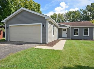 1931 Moore Ave, St Charles, IL 60174