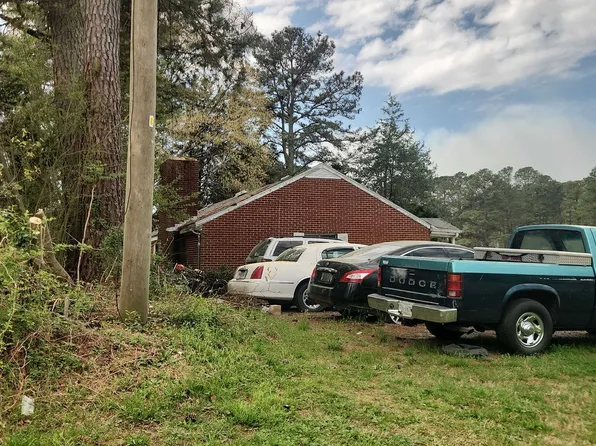 106 Club Dr, Wakefield, VA 23888