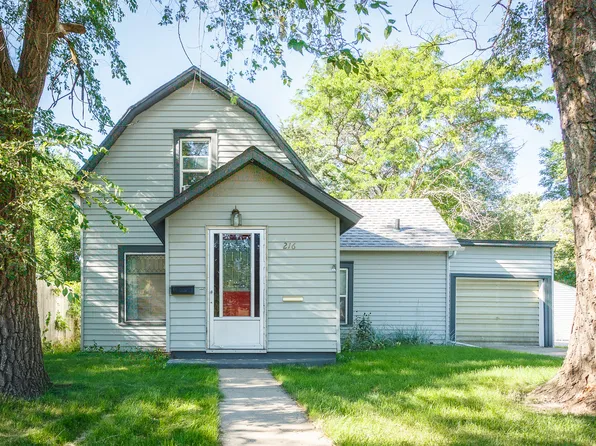 216 W 10th Ave, Mitchell, SD 57301
