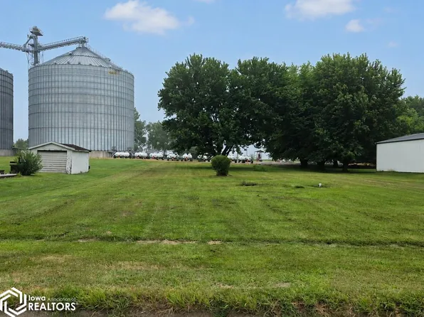 127 E Commercial St, Hillsboro, IA 52630