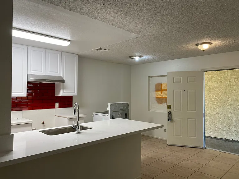 82145 Valencia Ave #5 — Photo 5