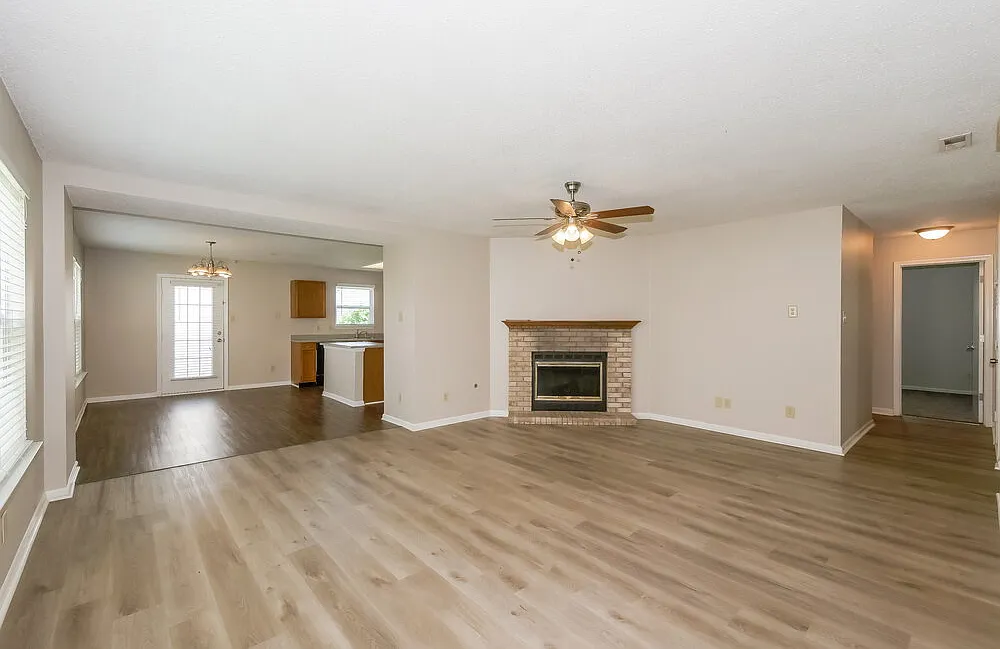 3 bed, 2.0 bath, 1489 sqft, $1,810 — Photo 4