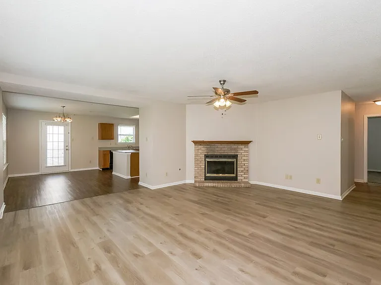 2282 Shadowbrook Dr — Photo 4