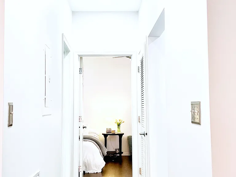 715 W Eastman St — Photo 16