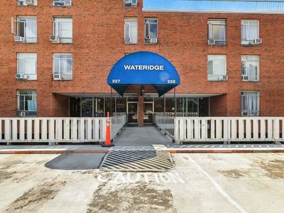 227 Coolidge Ave APT 214, Watertown, MA, 02472