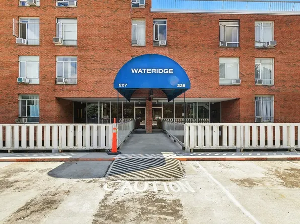 227 Coolidge Ave APT 214, Watertown, MA 02472
