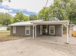 211 S Line St, Weatherford, TX 76086