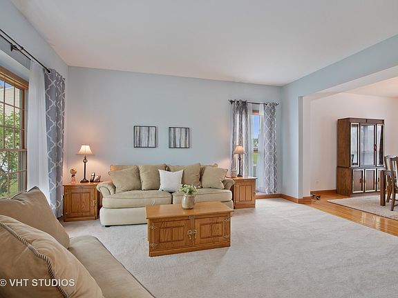 LIGHT & BRIGHT LIVING ROOM