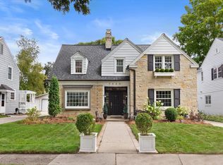 2640 N 89th St, Wauwatosa, WI 53226