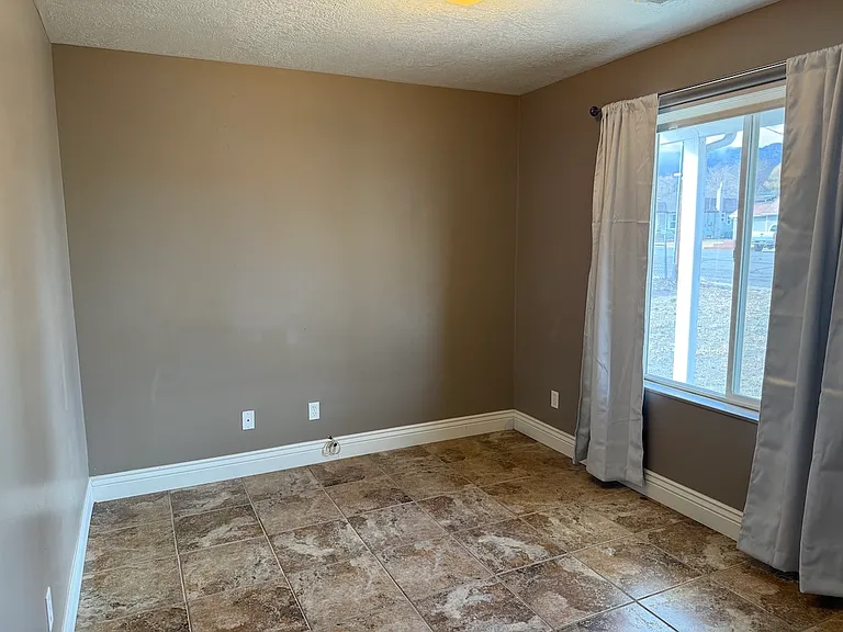 215 W Mill Rd — Photo 10