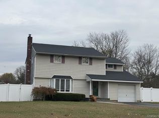 18 Diane Lane, East Northport, NY 11731